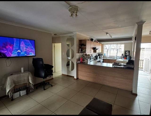 2 BEDROOM APARTMENT FOR SALE IN VAN DYK PARK